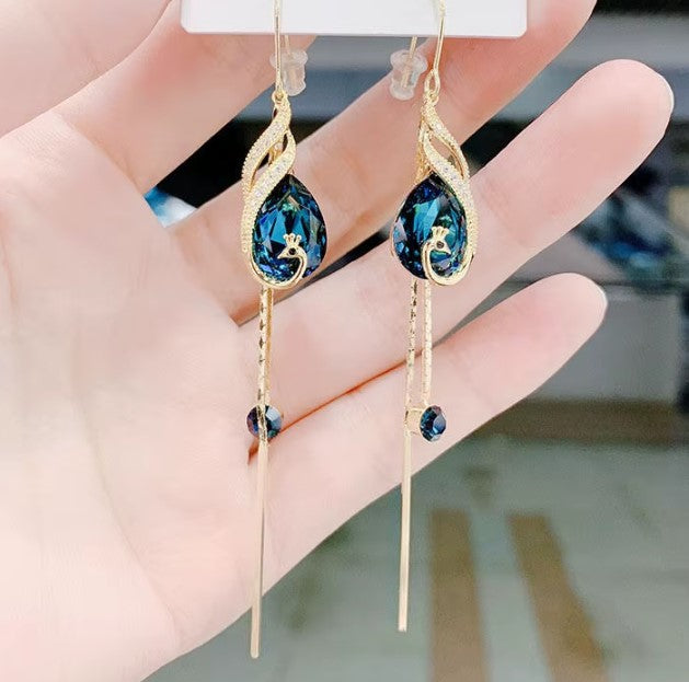 Brillo Zafiro – Aretes de Elegancia Atemporal